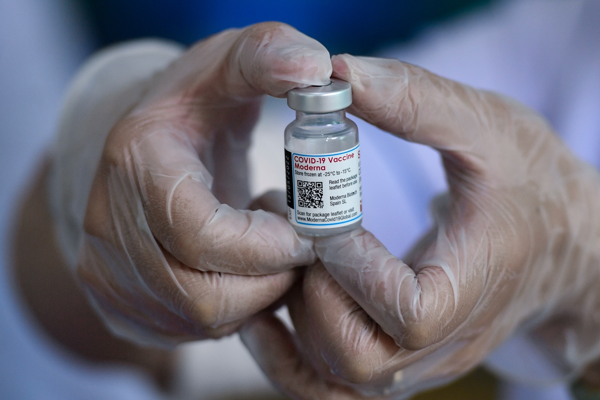 Co nen tiem vaccine Covid-19 mui 4? hinh anh