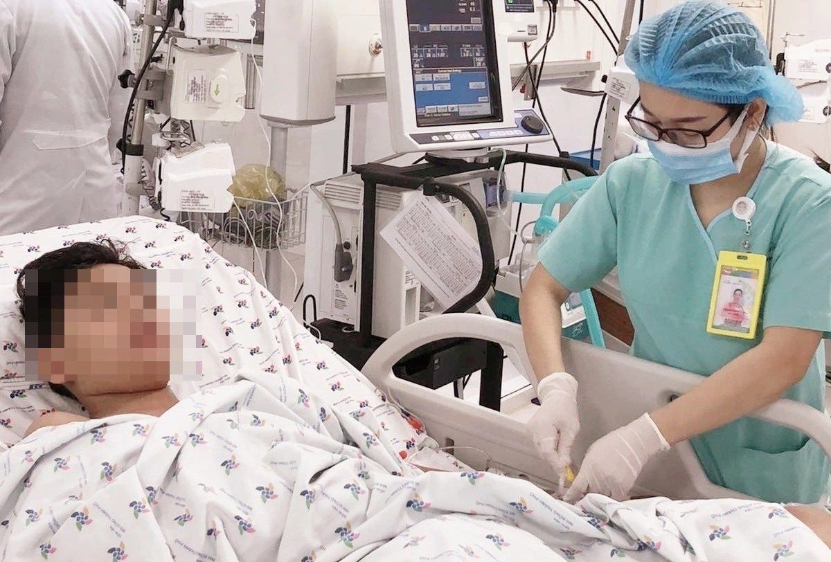 Nam sinh nguy kich do con bao cytokine dong nhiem sot xuat huyet hinh anh