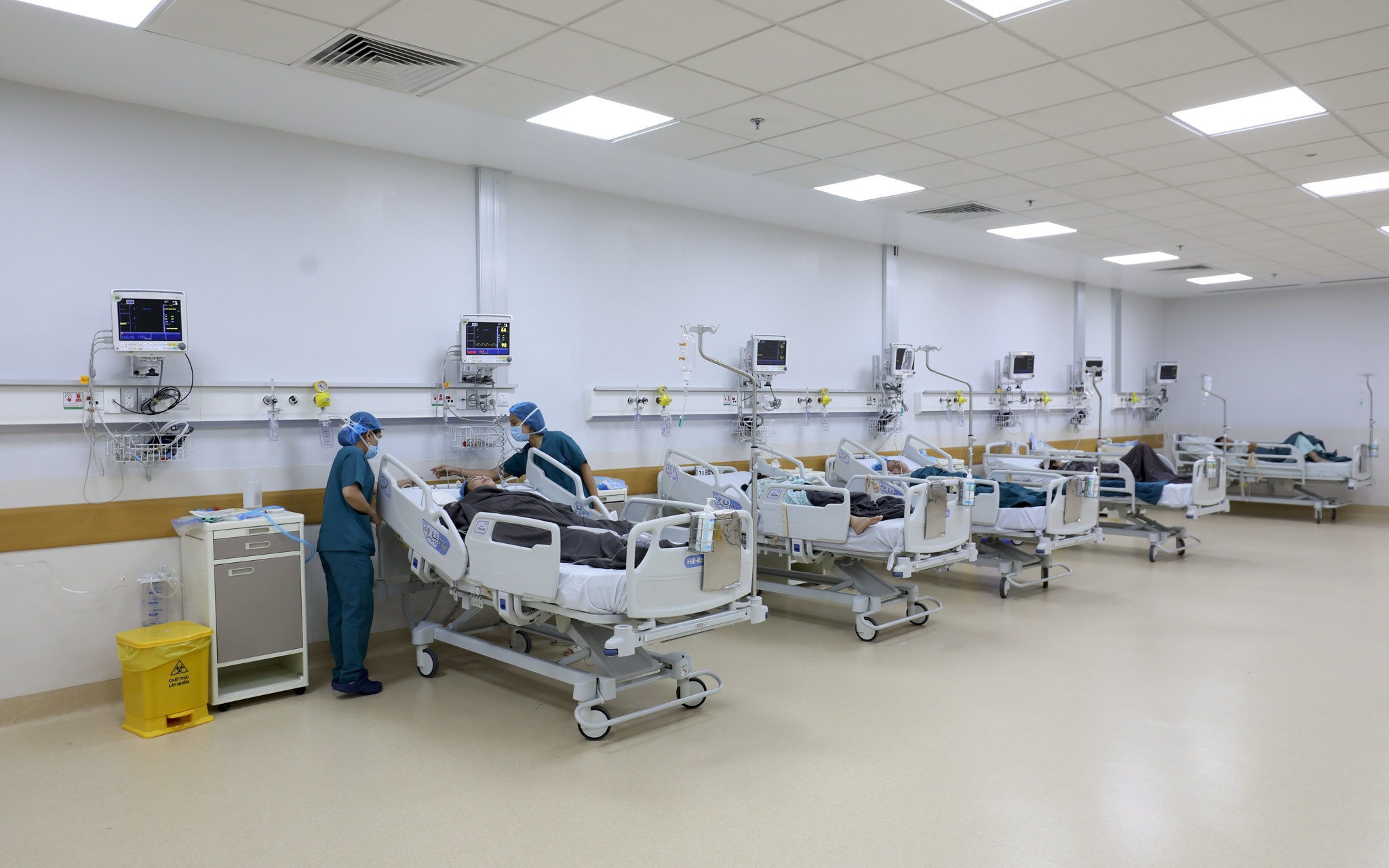 bac si mo ung thu anh 3