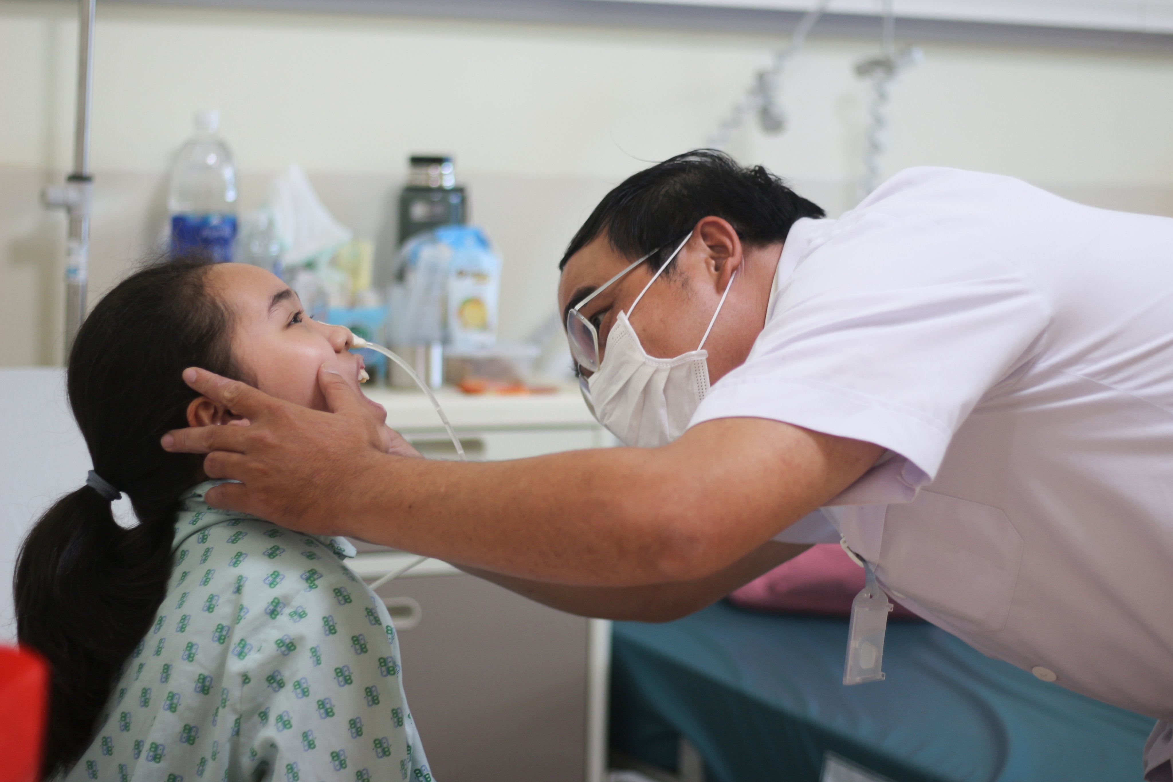 bac si mo ung thu anh 1