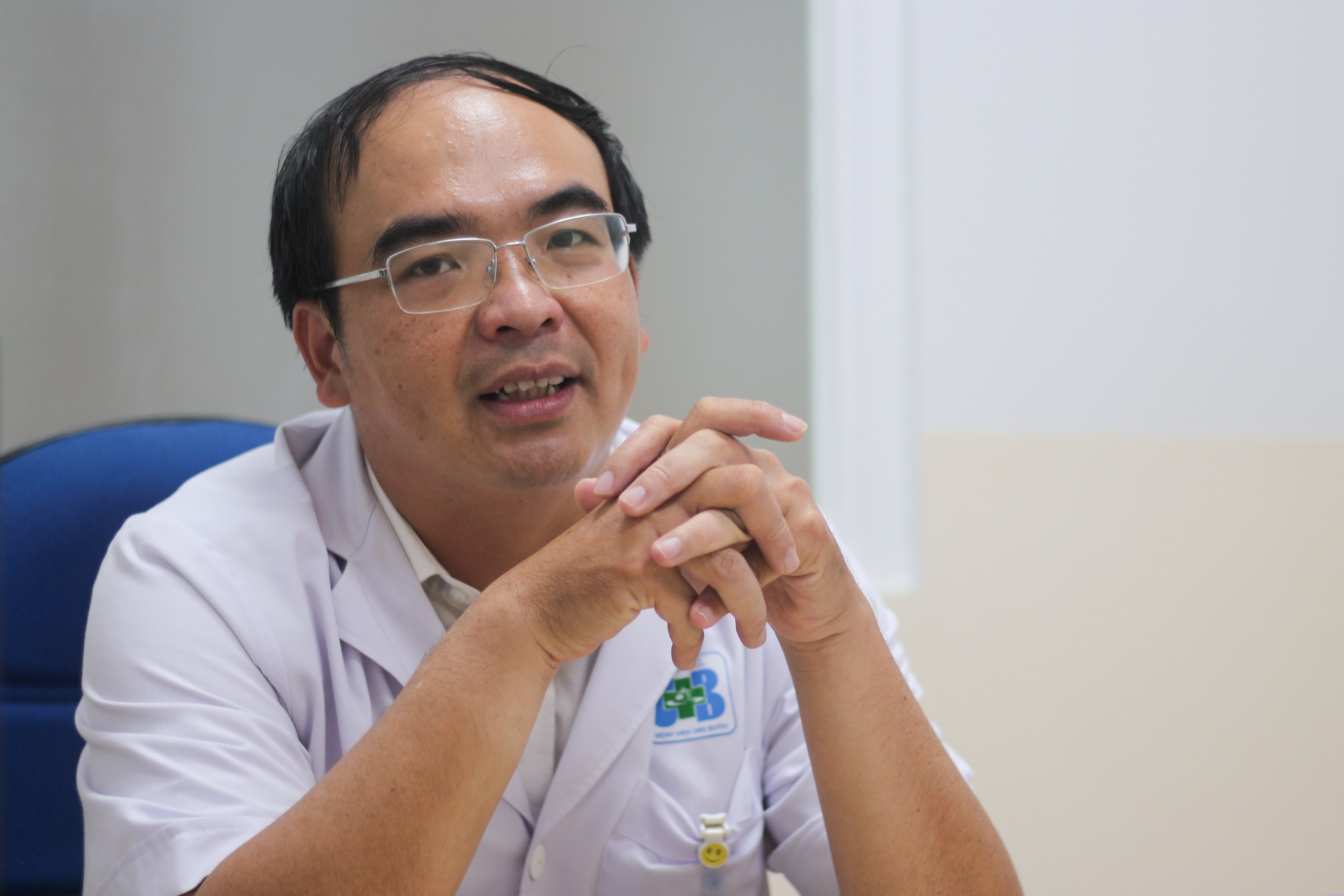 bac si mo ung thu anh 2