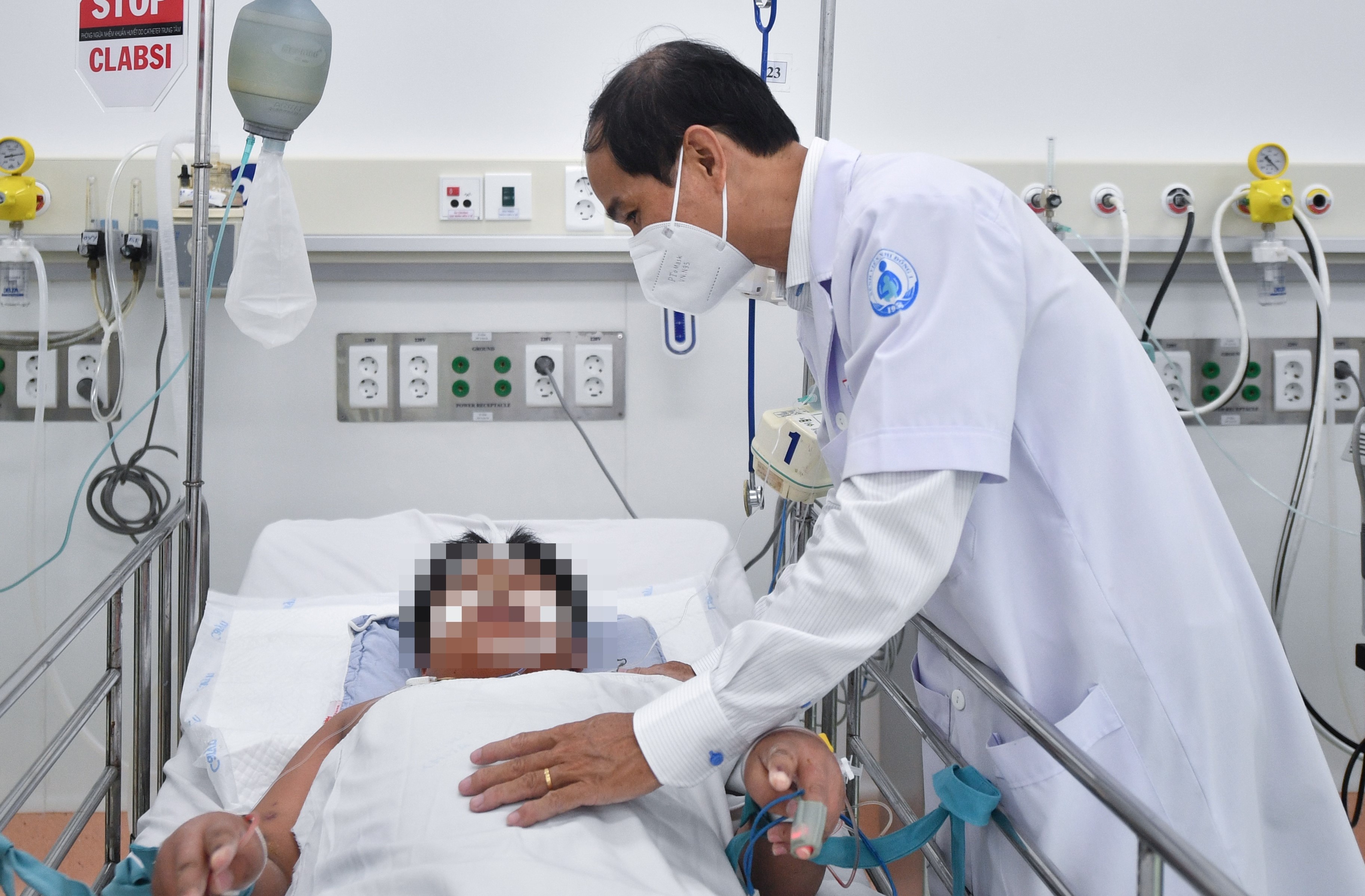 Nhieu tre nhap vien o TP.HCM vi mac sot xuat huyet the nang hinh anh