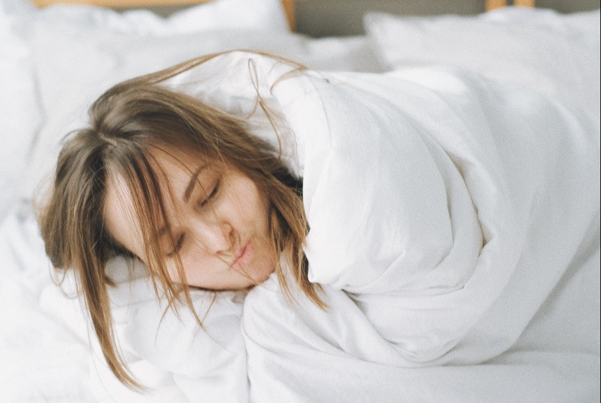 5 dieu ban khong nen lam khi vua ngu day hinh anh