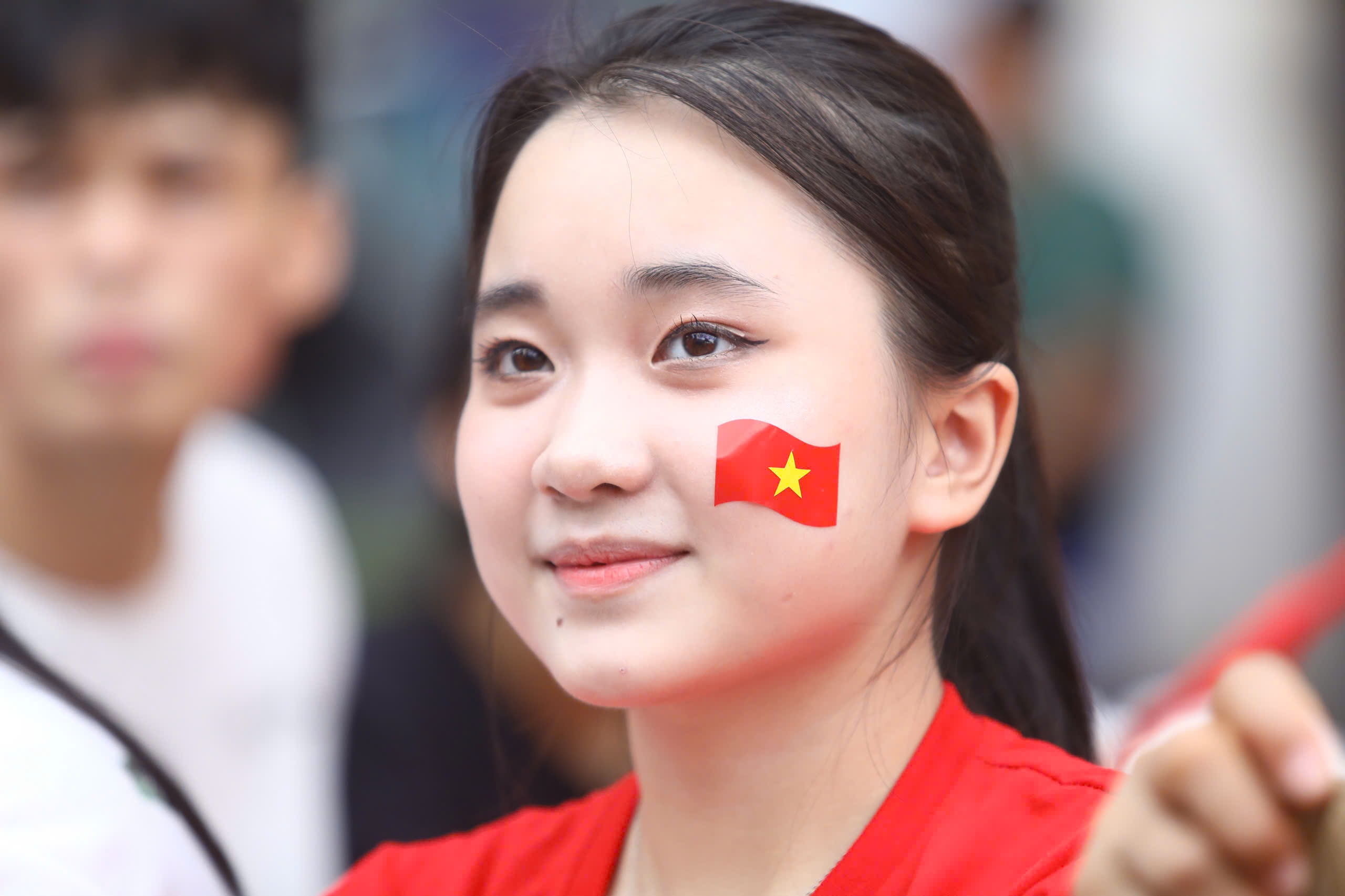 Mot ngay Ha Noi khac la khi cho doi buoc chan dieu binh hinh anh