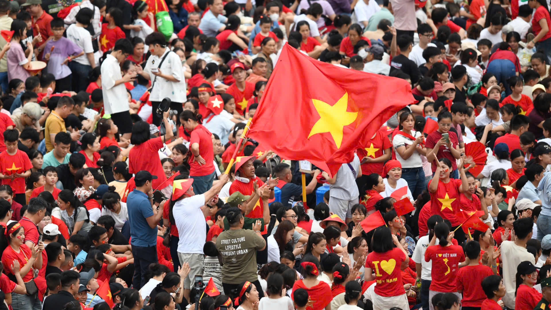 Tri Thuc - Znews truc tiep tai duong Thanh Nien hinh anh
