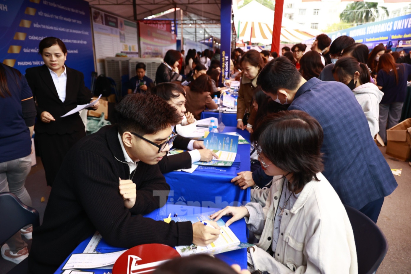 tuyen sinh 2026 anh 1