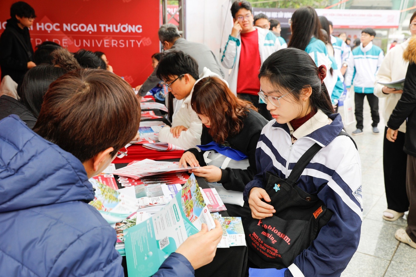 Dai hoc Ngoai thuong anh 1