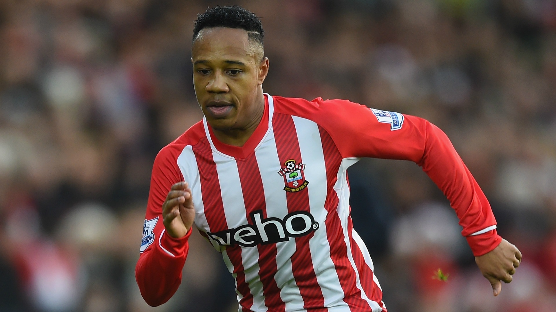 5. Nathaniel Clyne (Southampton): Hậu vệ cánh phải của “The Saints” thi đấu tiến bộ trong 2 mùa giải gần đây. Hợp đồng của ngôi sao 24 tuổi với đội chủ sân Saint Marry sẽ hết hạn vào tháng 6 năm sau. HLV Van Gaal tỏ ra hết sức quan tâm đến tuyển thủ Anh. M.U đang liên hệ với Southampton để chiêu mộ Clyne với mức giá 35 triệu euro. Giới chuyên môn nhận định ngôi sao 24 tuổi đủ khả năng trở thành “Gary Neville mới” tại Old Trafford.  Ảnh: Performgroup.
