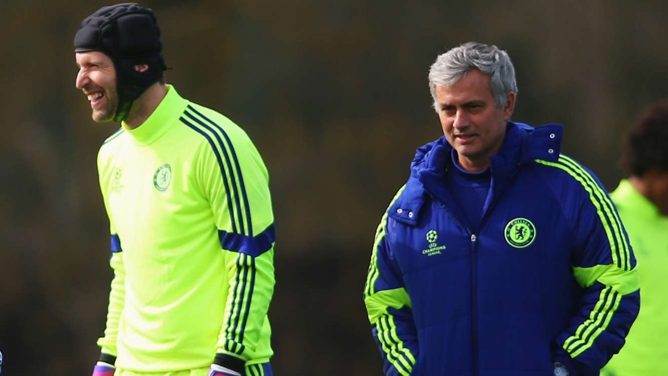 Mourinho không muốn Cech đầu quân cho các đội bóng kình địch của Chelsea. Ảnh: Performgroup.