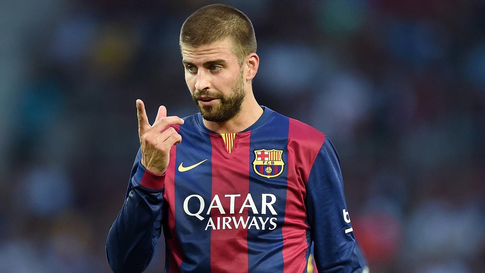 Hậu vệ: Gerard Pique (Barcelona):  Sau một mùa giải và World Cup thất vọng, cựu cầu thủ M.U trở lại với những gì tốt nhất của mình. Nhờ đẳng cấp hàng đầu của trung vệ 27 tuổi, Barcelona chỉ để lọt lưới 21 lần trong suốt mùa giải vừa qua. Không chỉ phòng ngự chắc chắn, Pique còn sở hữu khả năng tham gia tấn công bằng những pha đánh đầu hiểm hóc. Tại La Liga, tuyển thủ Tây Ban Nha ghi đến 5 bàn thắng dù chơi ở vị trí trung vệ. 