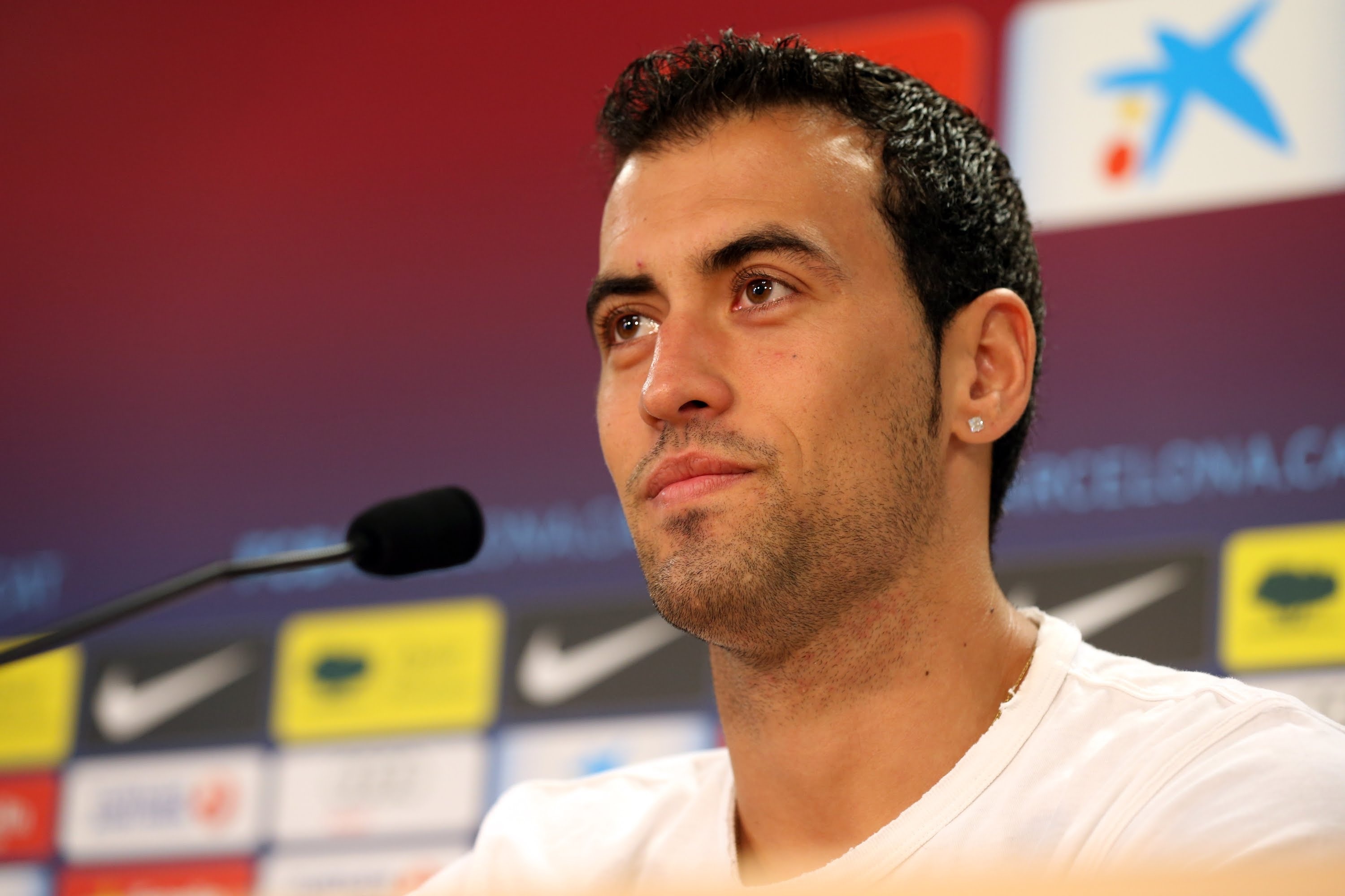 Busquets bày tỏ sự tôn trọng dành cho đối thủ. Ảnh: Freewall.