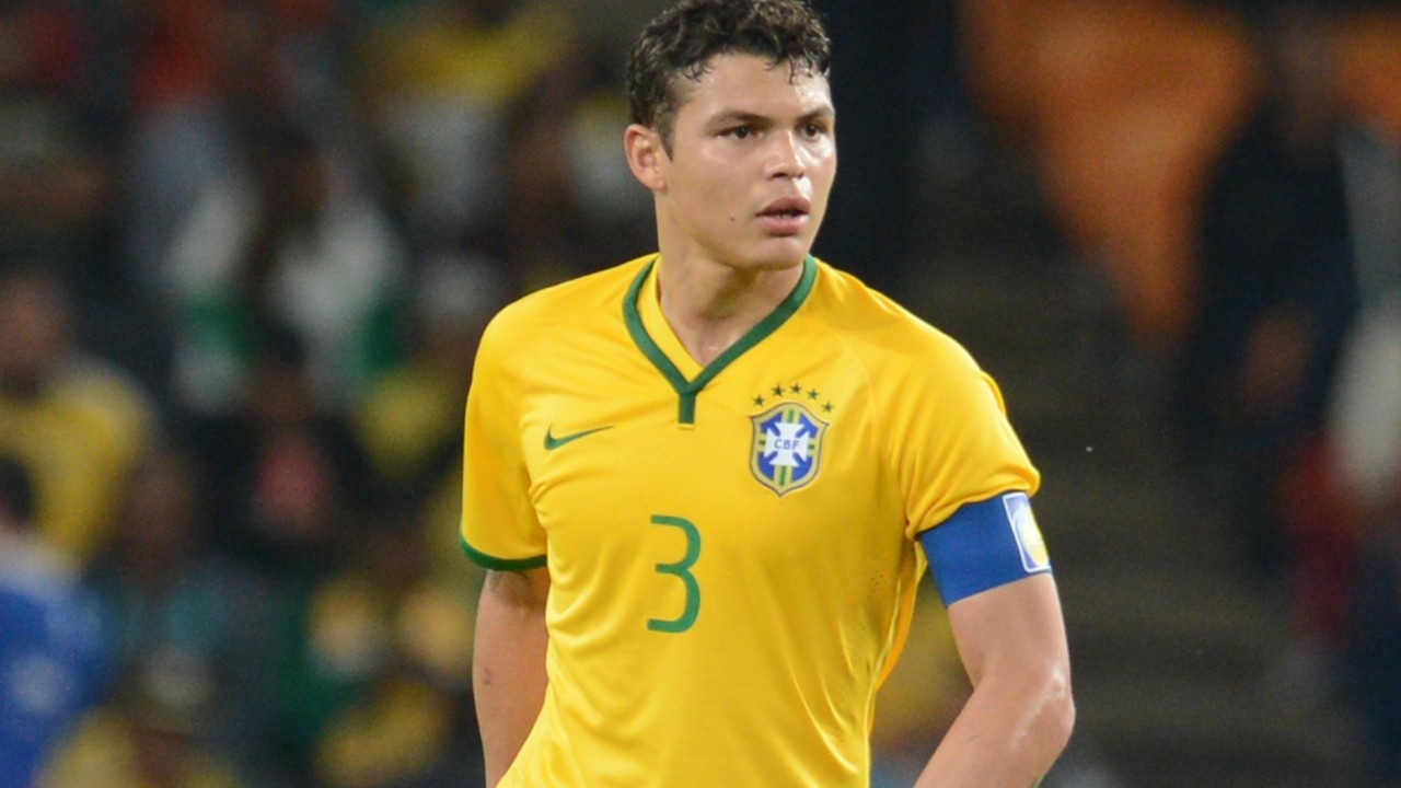 Trung vệ: Thiago Silva (Brazil): Đội trưởng PSG luôn là một trong những trung vệ tốt nhất thế giới thời điểm hiện tại. Với đẳng cấp và kinh nghiệm hàng đầu, tuyển thủ 30 tuổi sẽ là chỗ dựa vững chắc cho các ngôi sao trên hàng công như Neymar, Coutinho hay Willian tỏa sáng trên đất Chile. Ảnh: Beinsport.
