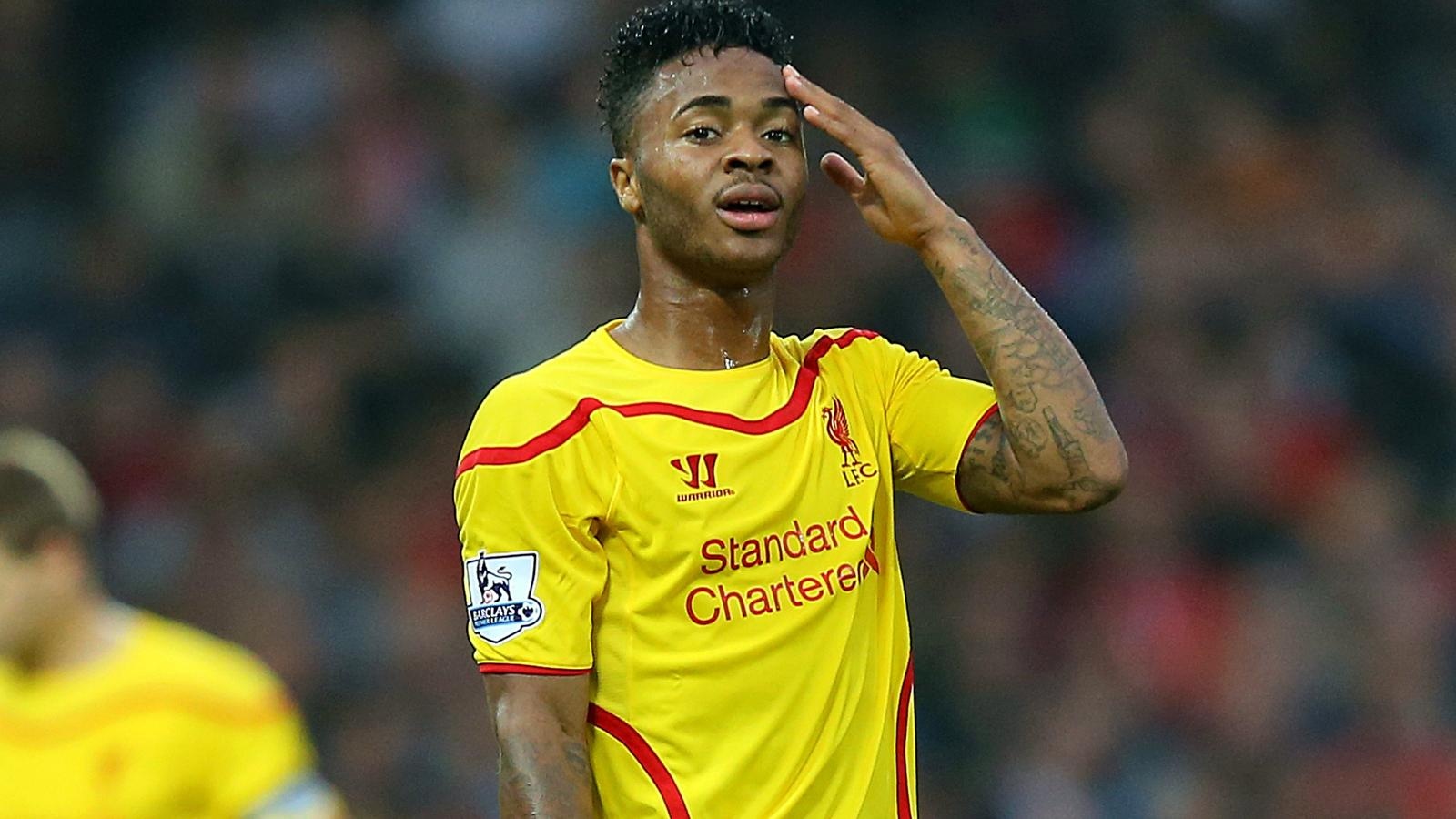 Tiền đạo trái: Raheem Sterling (Liverpool): Không phải bàn cãi về tài năng của tiền vệ gốc Jamaica. Với lối chơi nhanh nhẹn và tinh quái, Sterling trở thành nguồn cảm hứng cho đoàn quân của HLV Brendan Rodgers trong phần lớn mùa giải. Tuy nhiên, việc “Lữ đoàn đỏ” không được tham dự Champions League mùa giải tới đã khiến tuyển thủ Anh quyết định ra đi để có cơ hội thể hiện khả năng ở sân chơi lớn hơn. Trong hoàn cảnh đó, Manchester City đã tỏ rõ quyết tâm sở hữu Sterling khi đưa ra mức giá 40 triệu bảng.