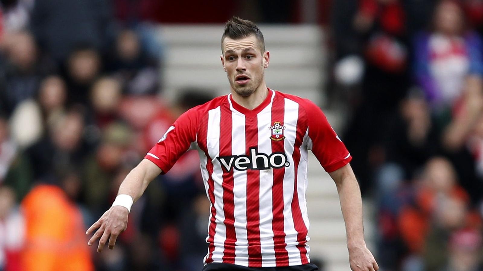 2. Morgan Schneiderlin (Southampton sang M.U): Tuyển thủ Pháp thi đấu ngày càng tiến bộ trong màu áo “The Saints”. Trong khi đó, HLV Van Gaal đang muốn tìm một phương án lâu dài để thay thế Michael Carrick đã ngoài 30. M.U sẵn sàng chi 25 triệu bảng để đổi lấy cái gật đầu từ tiền vệ 26 tuổi. Ảnh: Eurosport.