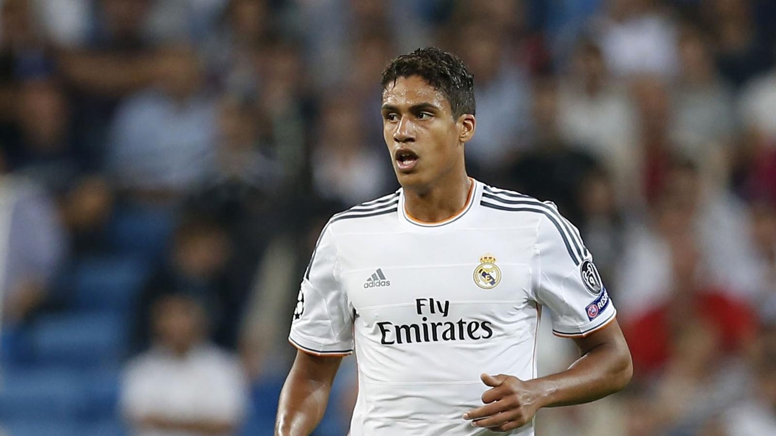 5. Raphael Varane (Real Madrid): Hậu vệ 22 tuổi là một trong những cầu thủ yêu thích của Mourinho khi còn dẫn dắt Los Blancos. HLV của Chelsea cũng công khai ý định đoàn tụ với học trò cũ tại Premier League. Với đẳng cấp của mình, tuyển thủ Pháp đủ khả năng trở thành đối tác ăn ý với John Terry, thậm chí là đảm nhiệm chiếc băng đội trưởng của Terry trong tương lai. 