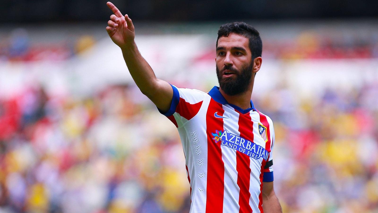2. Arda Turan (Atletico Madrid): Đích thân người đại diện của Arda Turan đã tuyên bố thân chủ của mình sẽ rời La Liga hè này. Ngay lập tức, Chelsea đã liên hệ với Atletico Madrid về trường hợp của ngôi sao 28 tuổi. Thậm chí, Mourinho sẵn sàng để hậu vệ Felipe Luis ra đi theo chiều ngược lại để sở hữu tuyển thủ Thổ Nhĩ Kỳ.