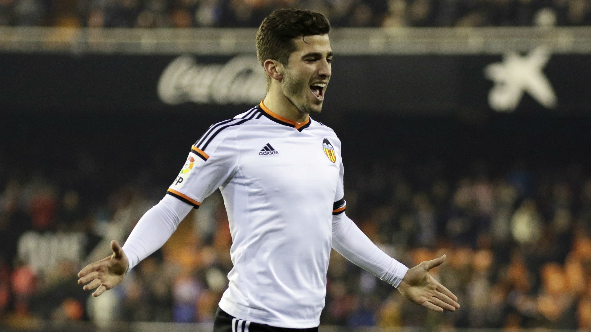 4. Jose Luis Gaya (Valencia): Do Felipe Luis không đáp ứng được yêu cầu về chuyên môn, “Người đặc biệt” phải đặt niềm tin vào một hậu vệ cánh trái bất đắc dĩ Azpilicueta. Chứng kiến phong độ ấn tượng của Gaya tại La Liga, chiến lược gia người Bồ rất muốn đem sao mai 20 tuổi về Stamford Bridge để tích lũy kinh nghiệm và thay thế Azpilicueta trong tương lai. 