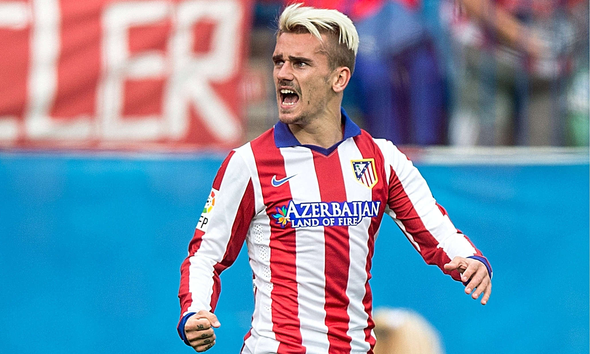 1. Antoine Griezman (Atletico Madrid): Cầu thủ chạy cánh 24 tuổi trải qua một mùa giải khá thành công cùng Atletico. Tuyển thủ Pháp ghi 25 bàn thắng sau 54 lần ra sân trên mọi mặt trận cho đội chủ sân Vicente Calderon. Có thể khẳng định cựu sao Real Sociedad là bản nâng cấp hoàn hảo của tiền vệ cánh phải Juan Cuadrado, cầu thủ đang có phong độ tệ hại tại Premier League. Chelsea sẽ phải bỏ ra 43 triệu bảng để đổi lấy sự phục vụ của Griezman. 