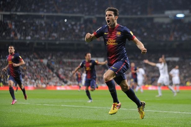 2. Cesc Fabregas sang Barcelona (2011): Có lẽ, tuyển thủ Tây Ban Nha chưa bao giờ coi Emirates là ngôi nhà đích thực. Ngay khi nhận được lời đề nghị từ Barcelona, đội trưởng Arsenal đã ngay lập tức đồng ý. Anh cũng thừa nhận phải chờ đợi 1 khoảng thời gian rất lâu để trở về quê hương của mình.