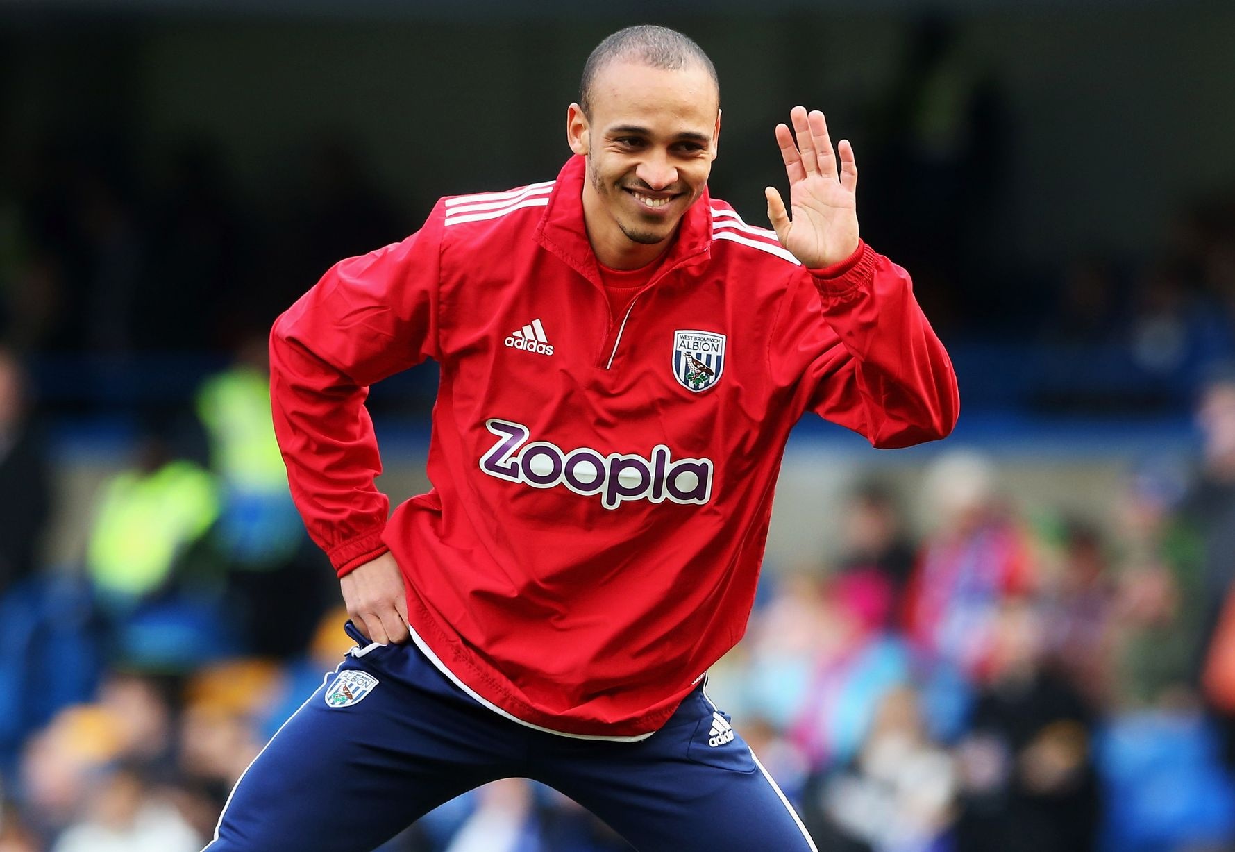 4. Peter Odemwingie đòi sang QPR (2013): Dù đang khoác áo West Brom, những nỗ lực của chân sút người Nigeria với hy vọng được chuyển sang thi đấu cho đội bóng London khiến anh trở nên nổi tiếng tại Premier League. Cụ thể, Odemwingie đã tự mình lái xe đến sân Loftus Road để gây ấn tượng với HLV Harry Redknapp trong ngày cuối cùng của thị trường chuyển nhượng hè. Với những trò hề của mình, tiền đạo 33 tuổi bị đội bóng chủ quản phạt 75.000 bảng và đẩy xuống tập cùng đội trẻ.