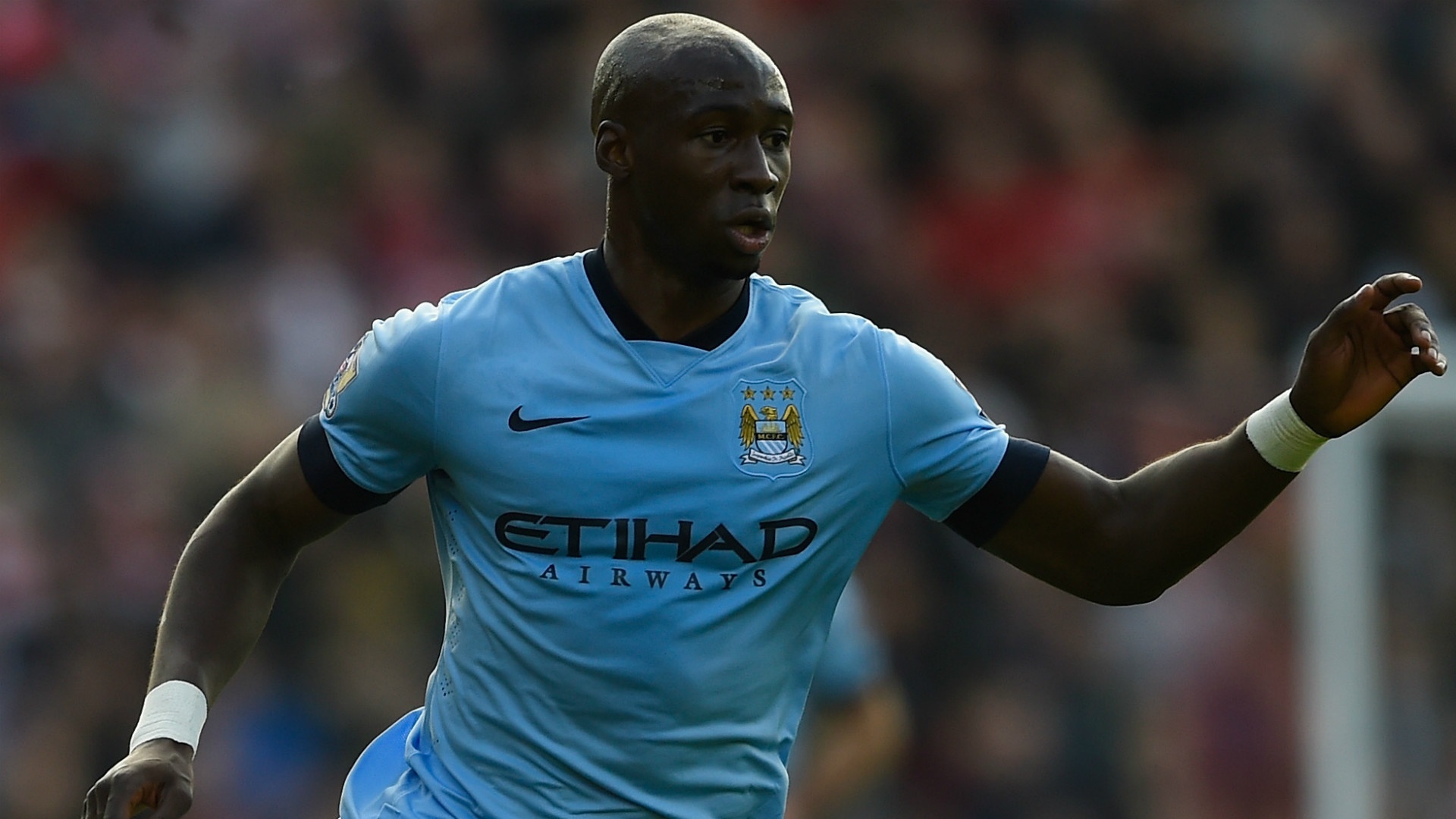 2. Eliaquim Mangala (Manchester City): Giới chuyên môn nhận định, cựu cầu thủ Porto chỉ xứng đáng với một phần tư số tiền 42 triệu bảng “The Citizen” bỏ ra vào hè 2014. Tại sân Etihad, hậu vệ 24 tuổi thi đấu thiếu kinh nghiệm và thường mắc lỗi vị trí. HLV Pellegrini không ít lần phải đau đầu về những sai lầm cá nhân của Mangala. Ảnh: Goal.