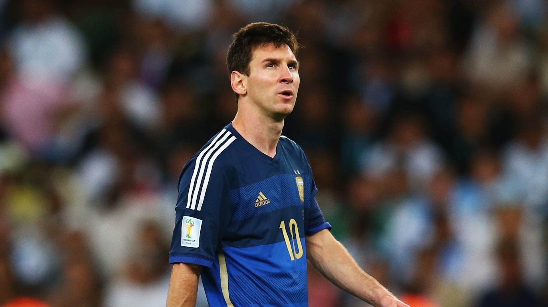 10. Lionel Messi (Argentina): Có lẽ sau 3 thất bại ở các trận chung kết Copa America 2007, 2015 và World Cup 2014, “El Pulga” chỉ còn biết trách chính bản thân mình khi không thể giúp Albicelestes giành bất cứ danh hiệu nào cấp độ quốc tế.  