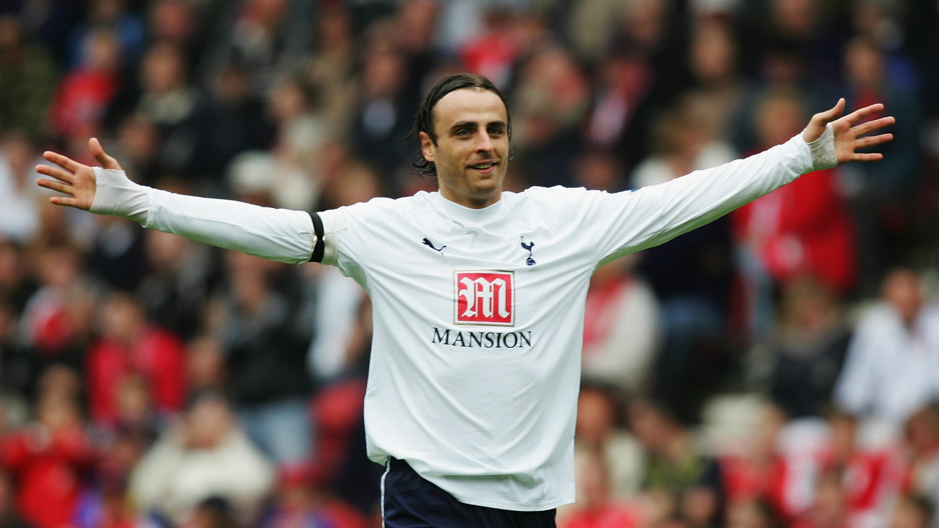 7. Dimitar Berbatov (Tottenham): Tiền đạo người Bulgarie từng thẳng thừng từ chối khởi động vào sân khi dược HLV Martin Jol yêu cầu. Bên cạnh đó, trước lời đề nghị hấp dẫn từ “Quỷ đỏ”, Berbatov không thể tập trung thi đấu cho Spurs. Anh được bán cho đội chủ sân Old Trafford trong ngày cuối cùng của kỳ chuyển nhượng hè 2008 với mức phí kỷ lục 30,75 triệu bảng. Ảnh: Perform.