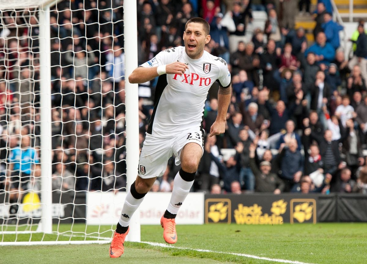 4. Clint Dempsey (Fulham): Ở độ tuổi 29, tuyển thủ Mỹ vẫn hy vọng được đầu quân cho Liverpool và công khai chống đối HLV Martin Jol. Kết quả chẳng có lời đề nghị hỏi mua Dempsey nào từ đội chủ sân Anfield và danh tiếng anh tạo được trong 6 mùa giải tại Craven Cottage phút chốc tan thành mây khói. Ảnh: Sbisoccer. 