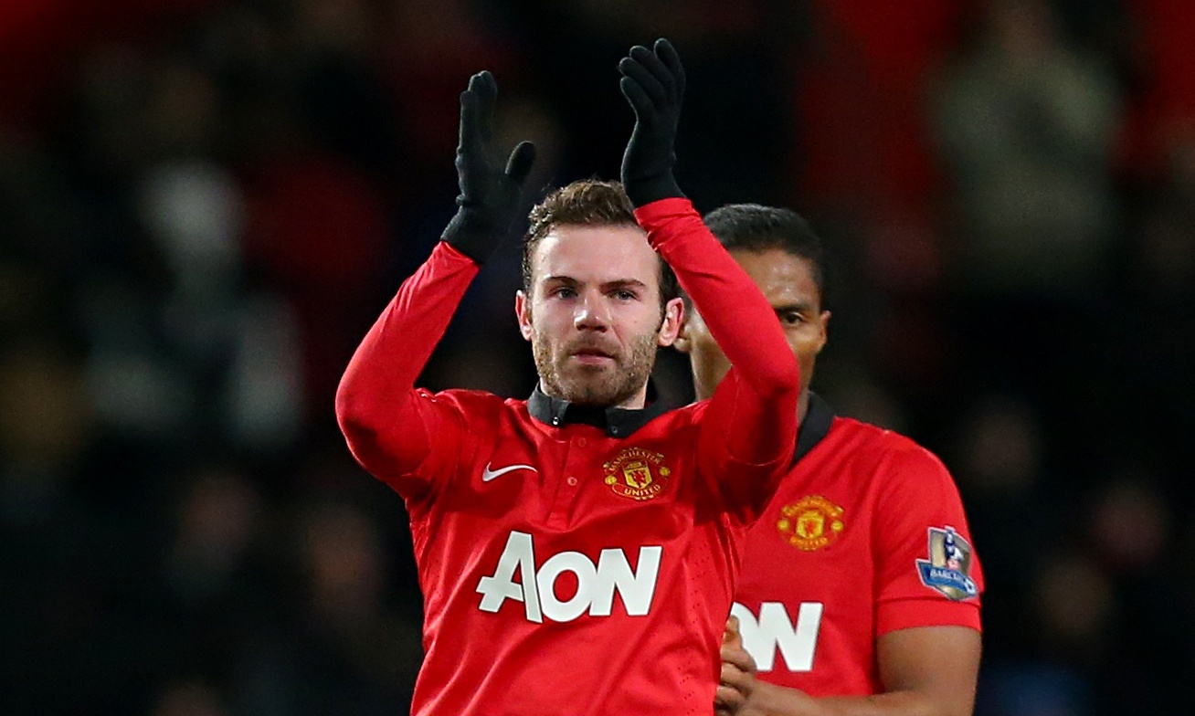 6. Juan Mata (Chelsea sang M.U- 37 triệu bảng): Có lẽ chiêu mộ Mata là việc tốt duy nhất mà cựu HLV David Moyes làm cho “Quỷ đỏ” khi còn tại vị. Dưới thời Louis Van Gaal, tuyển thủ Tây Ban Nha hồi sinh mạnh mẽ ở giai đoạn cuối mùa giải vừa qua và hứa hẹn trở thành trụ cột của M.U trong những năm tiếp theo.