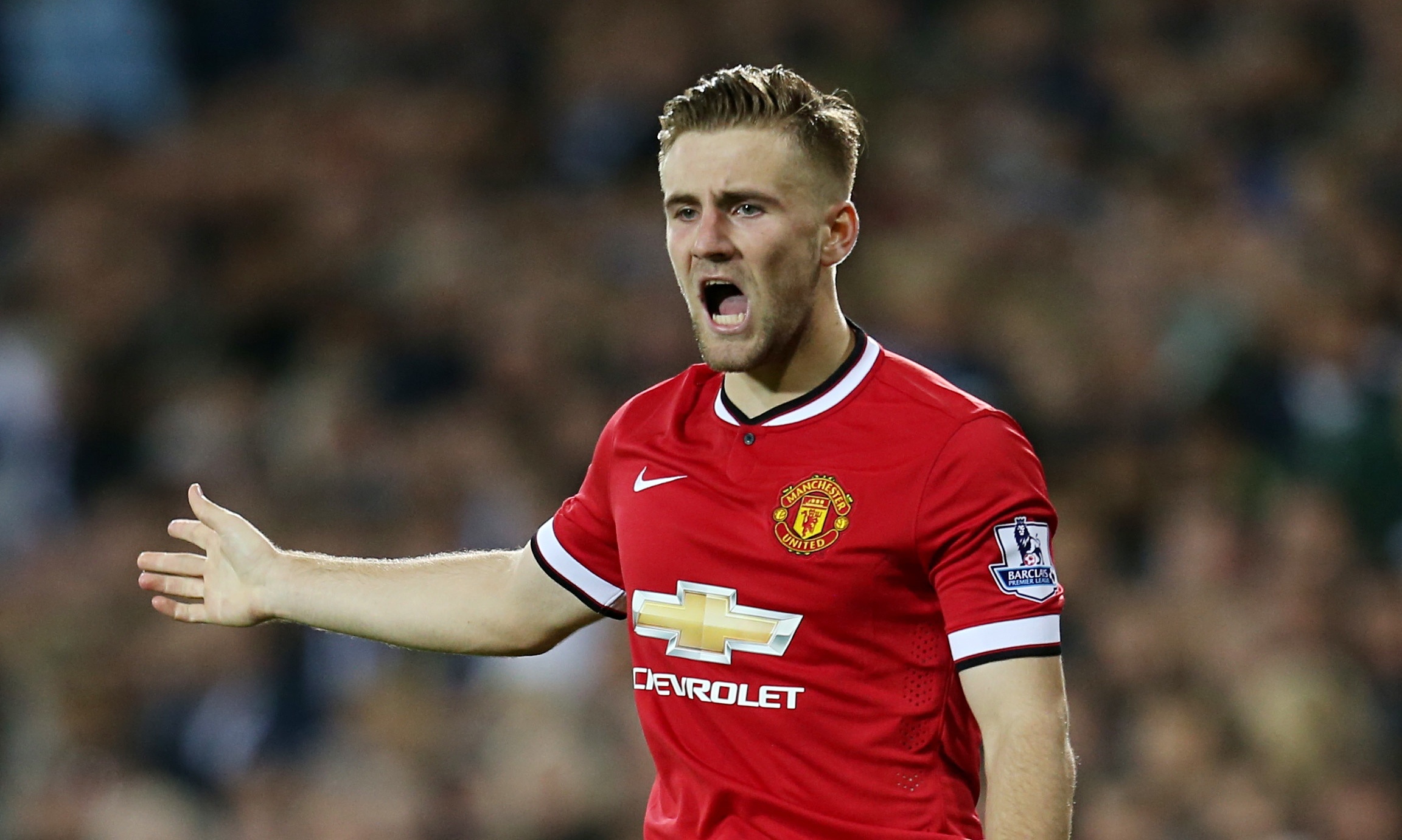 5. Luke Shaw (Manchester United): Sau một mùa giải khá thất vọng do liên tục dính chấn thương, sao mai 21 tuổi đã trở lại và sẵn sàng chiến đấu cho vị trí của mình. Tài năng cộng với sự rèn dũa từ một trong những HLV hàng đầu thế giới chắc chắn sẽ giúp hậu vệ cánh người Anh tỏa sáng trong tương lai gần.