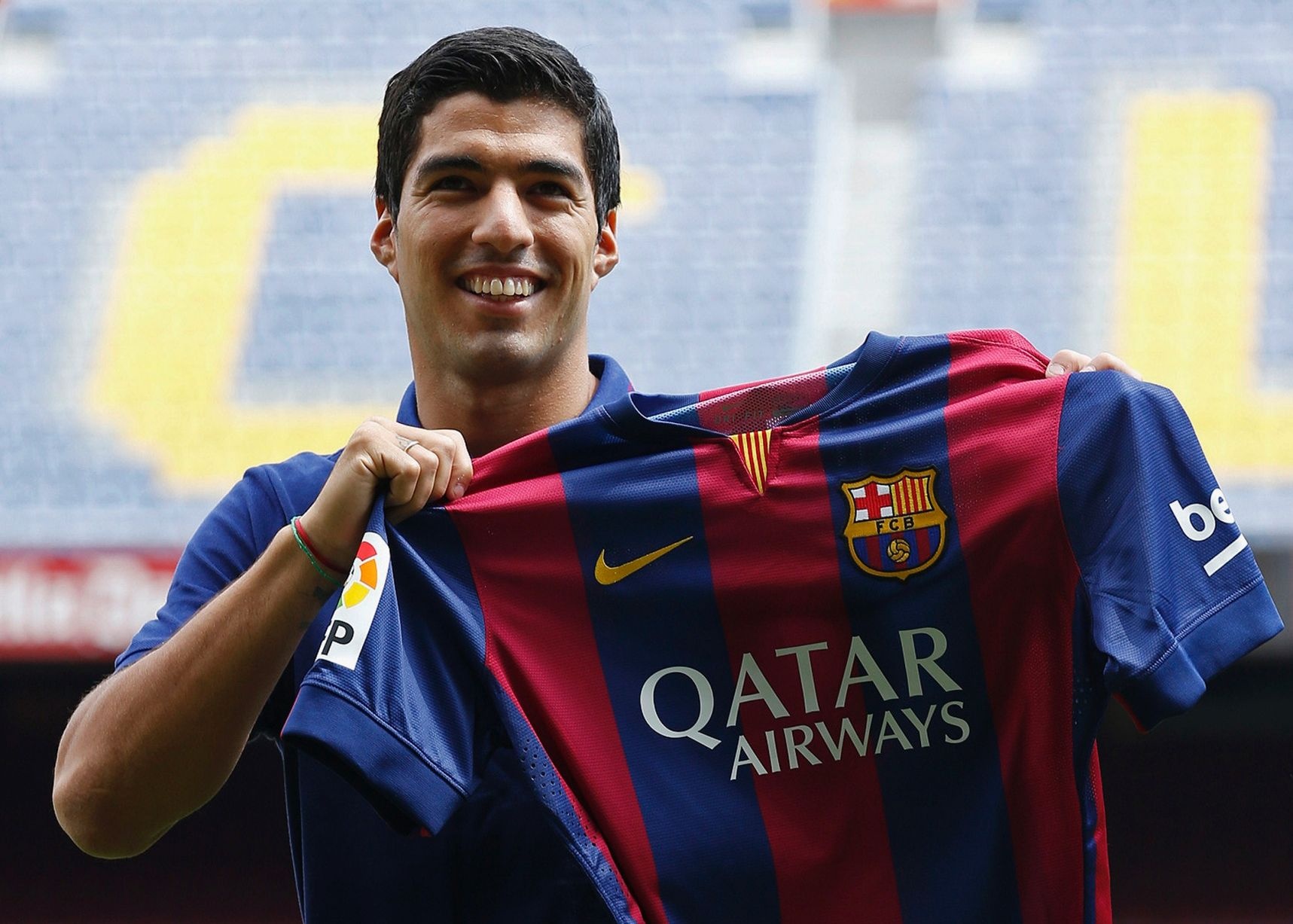 4. Luis Suarez (Liverpool sang Barcelona): Chân sút lắm tài nhiều tật đã cảm ơn CLB cũ bằng cách đem về khoản lợi nhuận lên đến 52,3 triệu bảng khi bán anh cho Blaugrana. Trước đó, HLV Kenny Daglish tỏ ra sáng suốt khi đưa tuyển thủ Uruguay về Anfield với giá 22 triệu bảng.