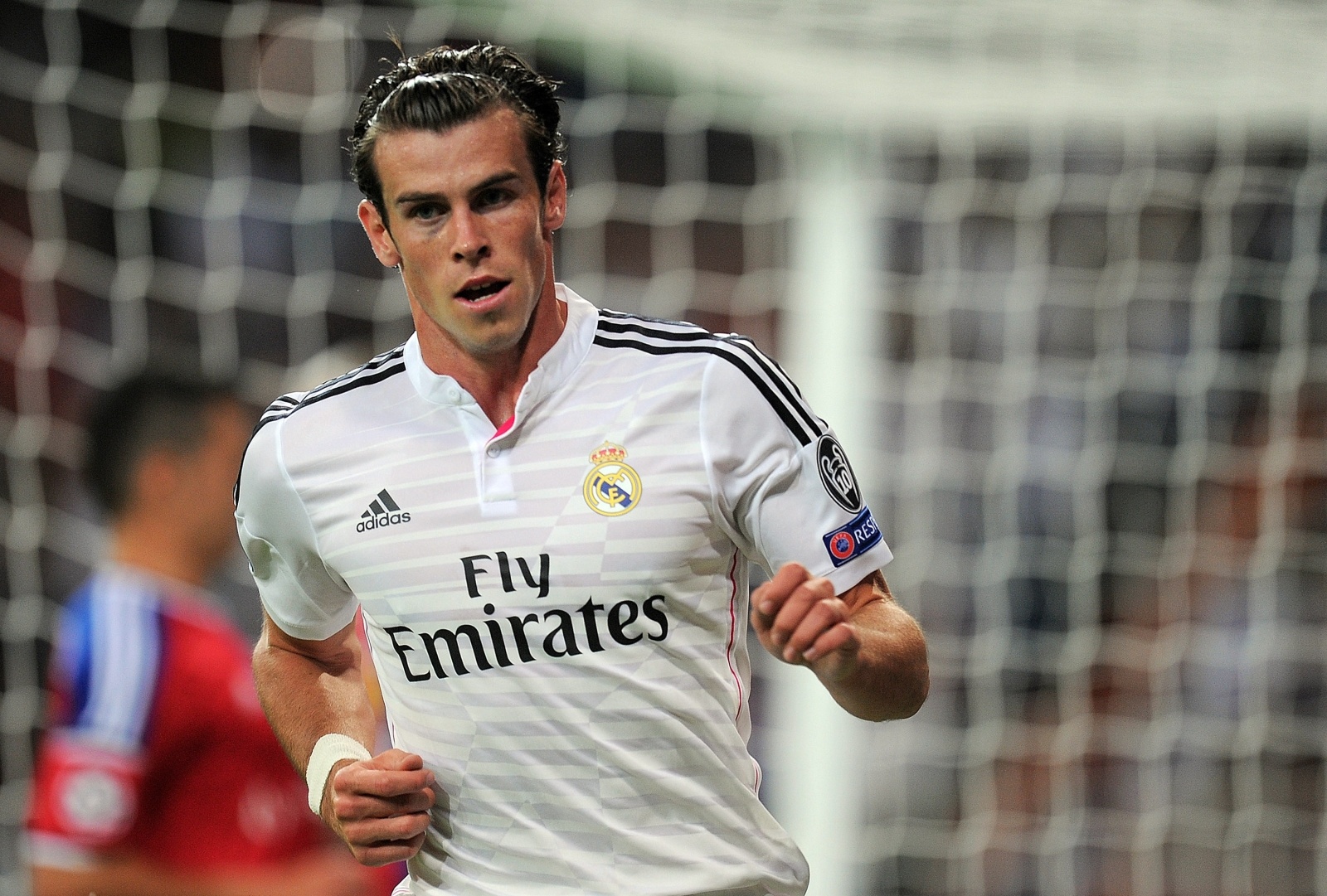 2. Gareth Bale (Real Madrid): M.U quyết tâm sửa chữa sai lầm khi để lọt ngôi sao người xứ Wales vào tay Real năm 2013. Với tiềm lực tài chính của “Quỷ đỏ”, thương vụ này hoàn toàn có thể xảy ra. Vì hiện tại, HLV Van Gaal đang khao khát sở hữu một tiền vệ cánh có thể đáp ứng cả yếu tố thể lực lẫn chuyên môn khắt khe của giải Ngoại hạng.