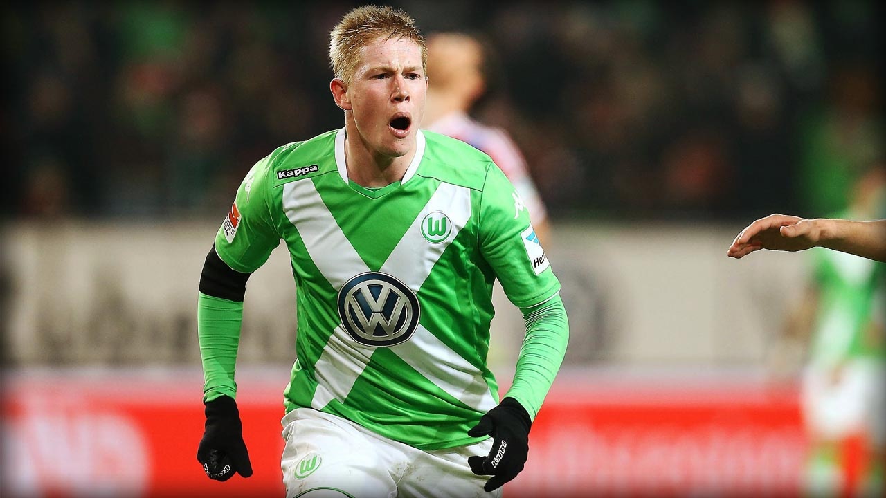 4. Kevin De Bruyne (Wolfsburg): Ngôi sao người Bỉ sở hữu số đường kiến tạo nhiều thứ 3 trong 5 giải đấu hàng đầu châu Âu, chi đứng sau Cecs Fabregas và Lionel Messi. Tiền vệ 24 tuổi là sự lựa chọn hoàn hảo cho hành lang cánh phải của đội chủ sân Old Trafford. Tuy nhiên, M.U sẽ phải cạnh tranh với Man City trong cuộc đua giành chữ ký “Cầu thủ xuất sắc nhất Bundesliga 2014/15”. Ảnh: Bilder.