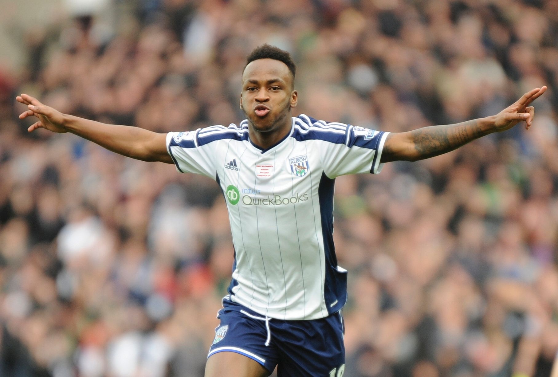 6. Saido Berahino (West Brom sang Tottenham): Theo kênh thể thao Sky Sport, đội chủ sân The Hawthorns đã đồng ý mức giá 20 triệu bảng mà Spurs đưa ra cho sao mai 21 tuổi. Nếu hoàn tất thương vụ này, “Gà trống” sẽ sở hữu bộ đôi tiền đạo trẻ người Anh sáng giá nhất Premier League.