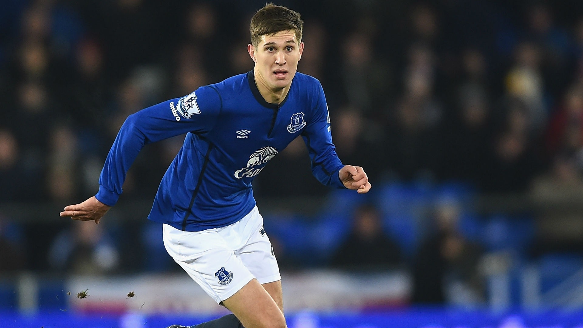 2. John Stones (Everton sang Chelsea): “The Blues” từng đưa ra lời đề nghị trị giá 20 triệu bảng cho sao mai 21 tuổi nhưng ngay lập tức bị từ chối. Dù vậy, Jose Mourinho vẫn khao khát sở hữu trung vệ người Anh nhằm mục đích thay thế cho John Terry trong tương lai. Đội chủ sân Stamford Bridge dự định phá kỷ lục của CLB khi chi ra 30 triệu bảng nhằm thuyết phục “The Toffees” nhả người.