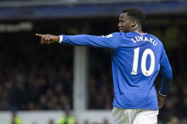 9. Everton: HLV Roberto Martinez mới chỉ đem về sân Goodison Park duy nhất một tân binh là Tom Cleverley. Bên cạnh đó, những trụ cột của “The Toffees” như John Stones hay Seamus Coleman có khả năng cao đầu quân cho những đội bóng lớn hơn ngay trong hè này. Romelu Lukaku và đồng đội sẽ phải nỗ lức hết sức với hy vọng kết thúc mùa giải với một vị trí an toàn.