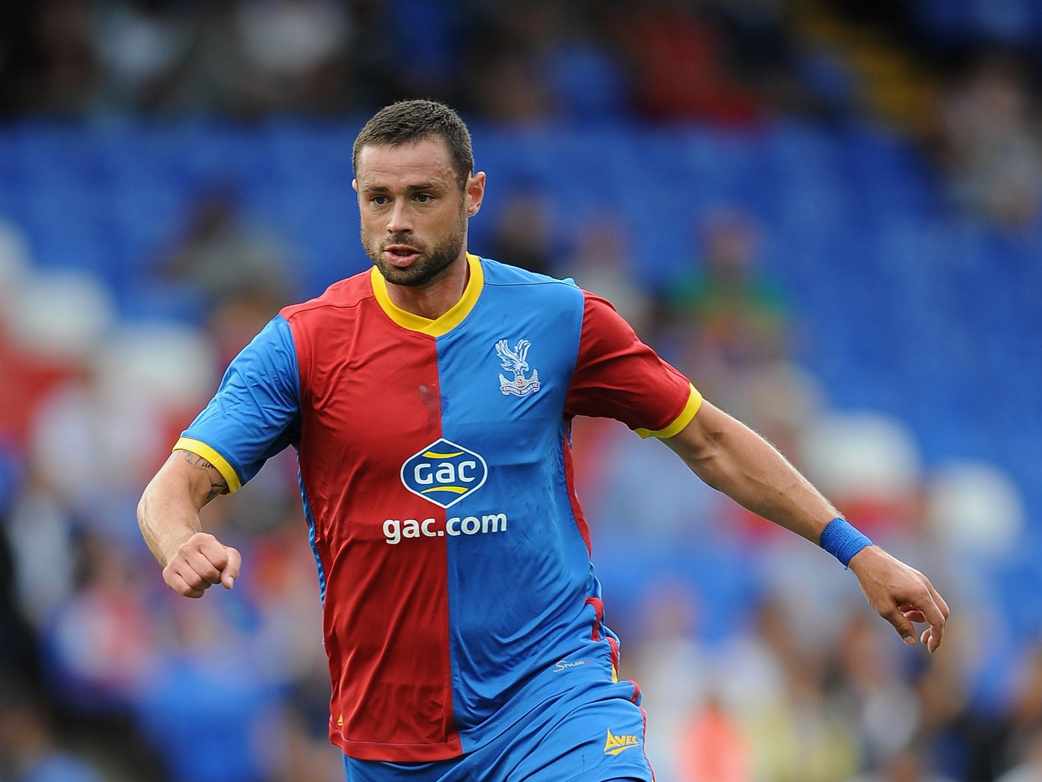 Trung vệ: Damien Delanay (Crystal Palace): Dù đã 34 tuổi,  hậu vệ người Ireland vẫn khẳng định vai trò quan trọng của mình trong đội hình “Đại bàng xanh” bằng một bàn thắng và những tình huống phòng ngự đầy kinh nghiệm.