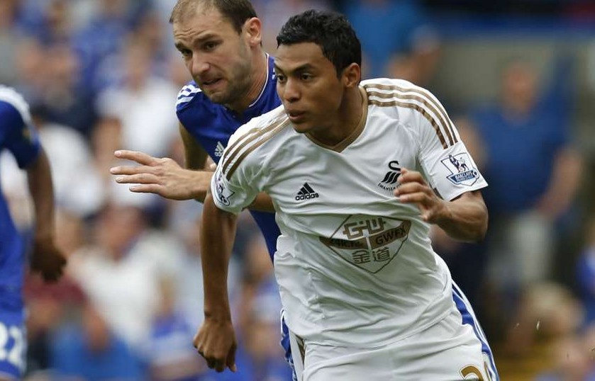 Tiền đạo trái: Jefferson Montero (Swansea): Đã lâu lắm rồi người hâm mộ mới chứng kiến cảnh Ivanovic phải khổ sở theo kèm một cầu thủ chạy cánh. Montero tỏ ra khá thoải mái trong những tình huống dốc biên dù phải đối mặt với hậu vệ phải hàng đầu Premier League. Anh có đường chuyền quyết định dẫn đến bàn thắng mở tỷ số của Andre Ayew.