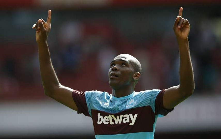 Trung vệ: Angelo Ogbona (West Ham): Tân binh người Italy thi đấu như thể một ngôi sao có kinh nghiệm chinh chiến lâu năm tại Premier League. Đẳng cấp của nhà vô địch Serie A khiến chân sút chủ lực của Arsenal, Olivier Girourd “im lặng” trong suốt trận đấu.