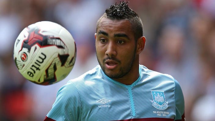 Tiền vệ phải: Dimitri Payet (West Ham): Cựu cầu thủ Marseille đã tra tấn hàng phòng ngự của Arsenal bằng tốc độ và sự tinh quái của mình. Anh chính là người thực hiện pha đá phạt dẫn đến bàn thắng mở tỷ số cho đội chủ sân Upton Park.