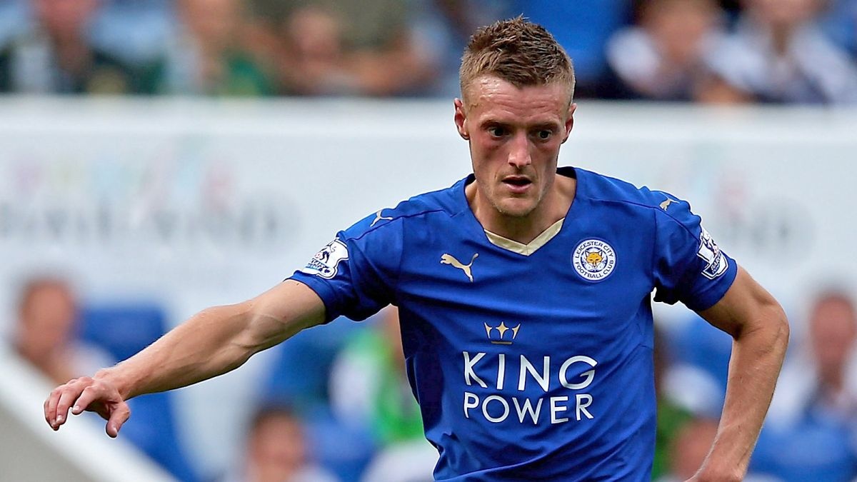 Tiền đạo cắm: Jamie Vardy (Leicester City): Nếu may mắn hơn, tiền đạo chủ lực của “Bầy sói” sẽ sở hữu số bàn thắng nhiều hơn con số 1. Tuy nhiên, “Gã thợ hàn” Claudio Ranieri vẫn tỏ ra hài lòng với phong độ của cậu học trò cưng.