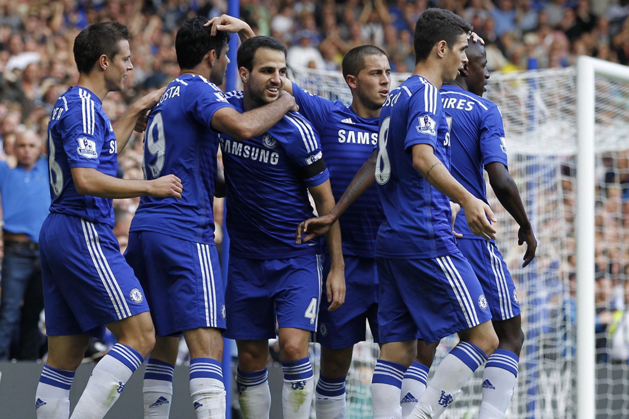 2. Chelsea (65%): Số người tỏ ra bất mãn với “The Blues” tăng đáng kể dưới thời Jose Mourinho. Lý do chủ yếu là không ai muốn chứng kiến lối chơi phòng ngự có phần tiêu cực của nhà ĐKVĐ Premier League trong mùa giải vừa qua.