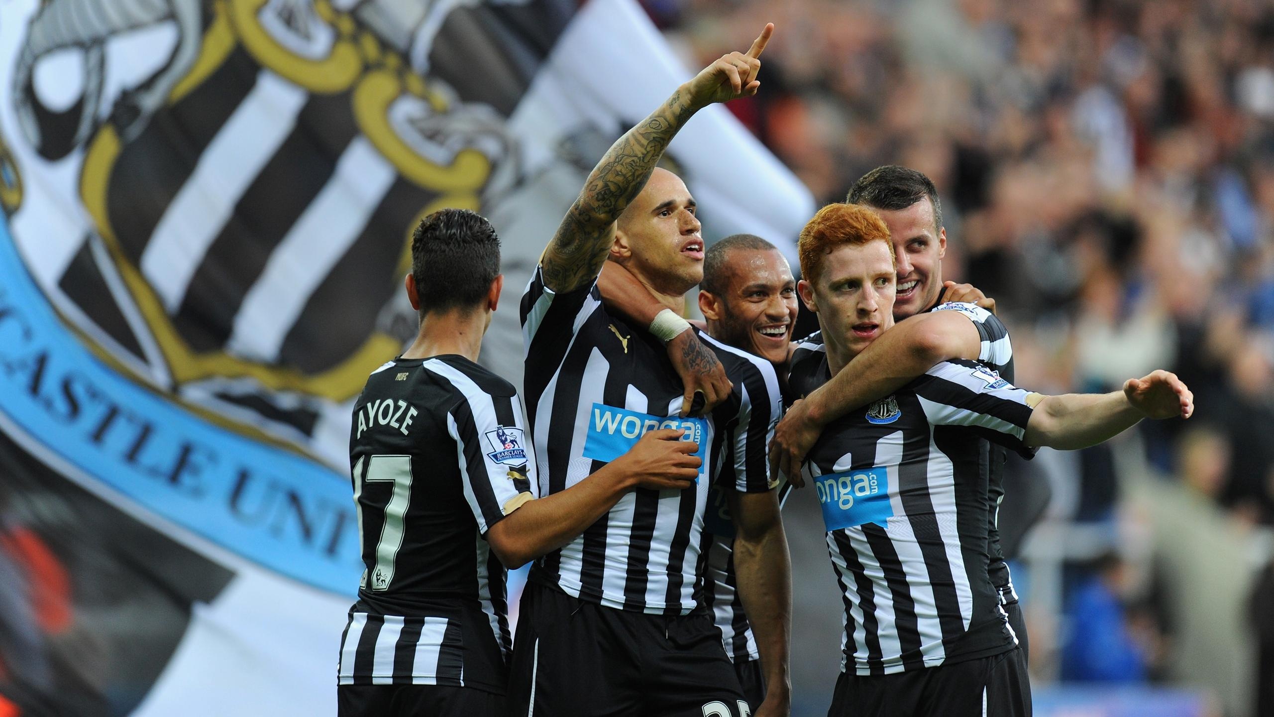 8. Newcastle (39%): Sau những bê bối như bán hết cầu thủ trụ cột và cả tên sân vận động, “Chích chòe” phải rất nỗ lực để xây dựng lại hình ảnh trong mắt người hâm mộ và giành một suất trụ hạng trong mùa giải mới.