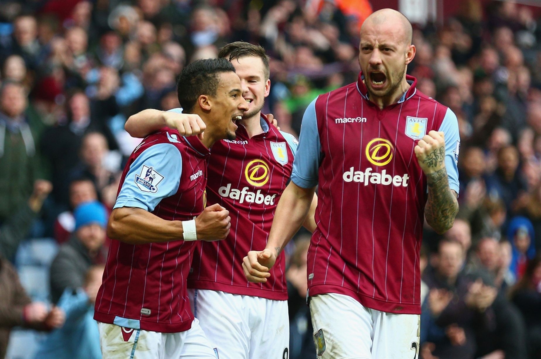 10. Aston Villa (30%): Nhiều người trông chờ vào sự sụp đổ của đội chủ sân Villa Park khi họ vừa để mất chân sút chủ lực Christian Benteke, và cựu đội trưởng Fabian Delp. Tuy nhiên, đoàn quân của HLV Tim Sherwood có sự khởi đầu khá tốt khi đánh bại đội bóng tân binh Bournemouth trong trận mở màn mùa giải mới.