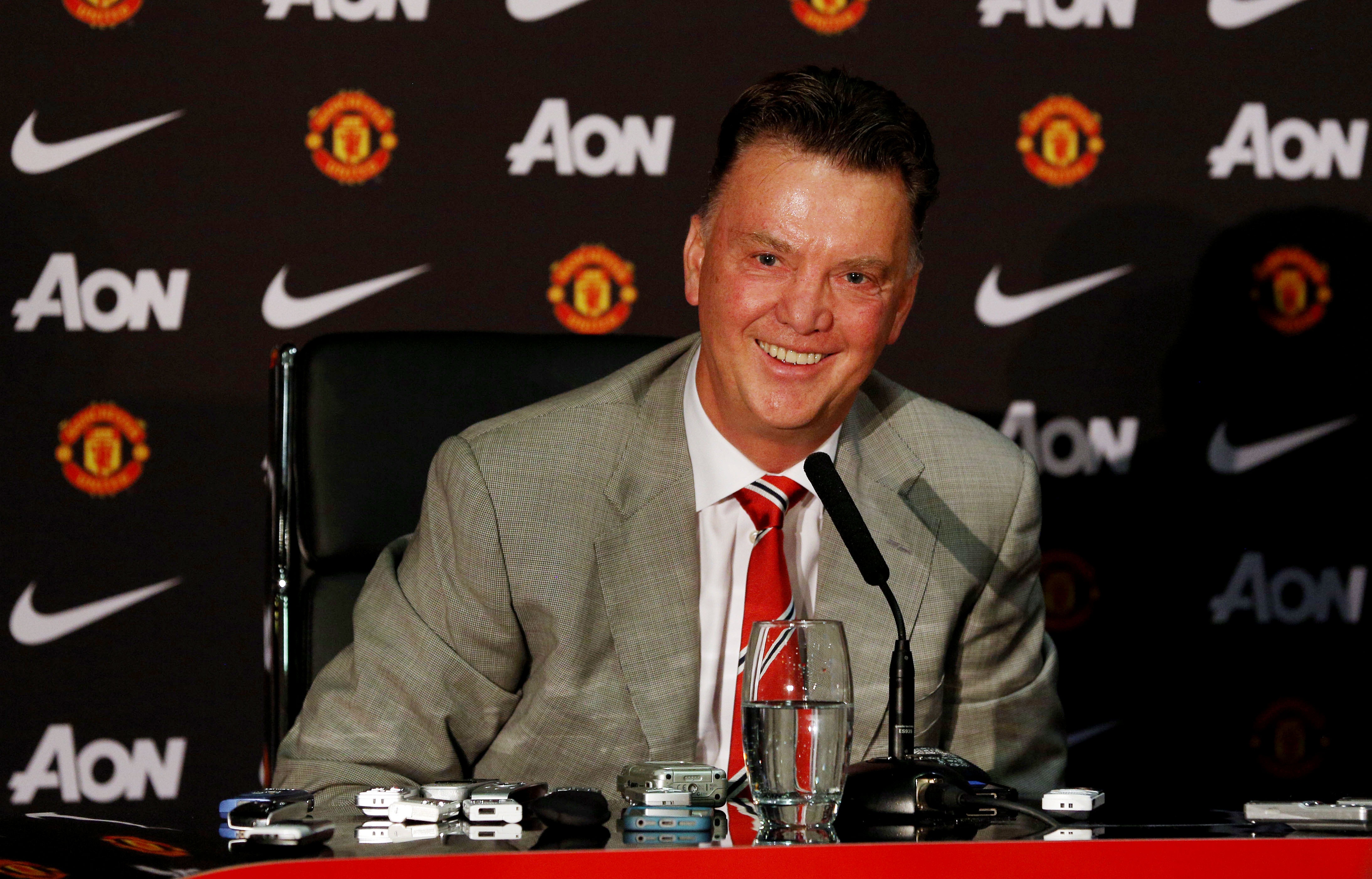 Van Gaal giai thich ly do de Ander Herrera ngoi du bi hinh anh