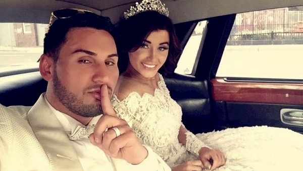 Salim Mehajer và Aysha bỗng chốc trở thành cái tên nổi tiếng khắp châu lục nhờ khoản chịu chi cho lễ cưới của mình.  