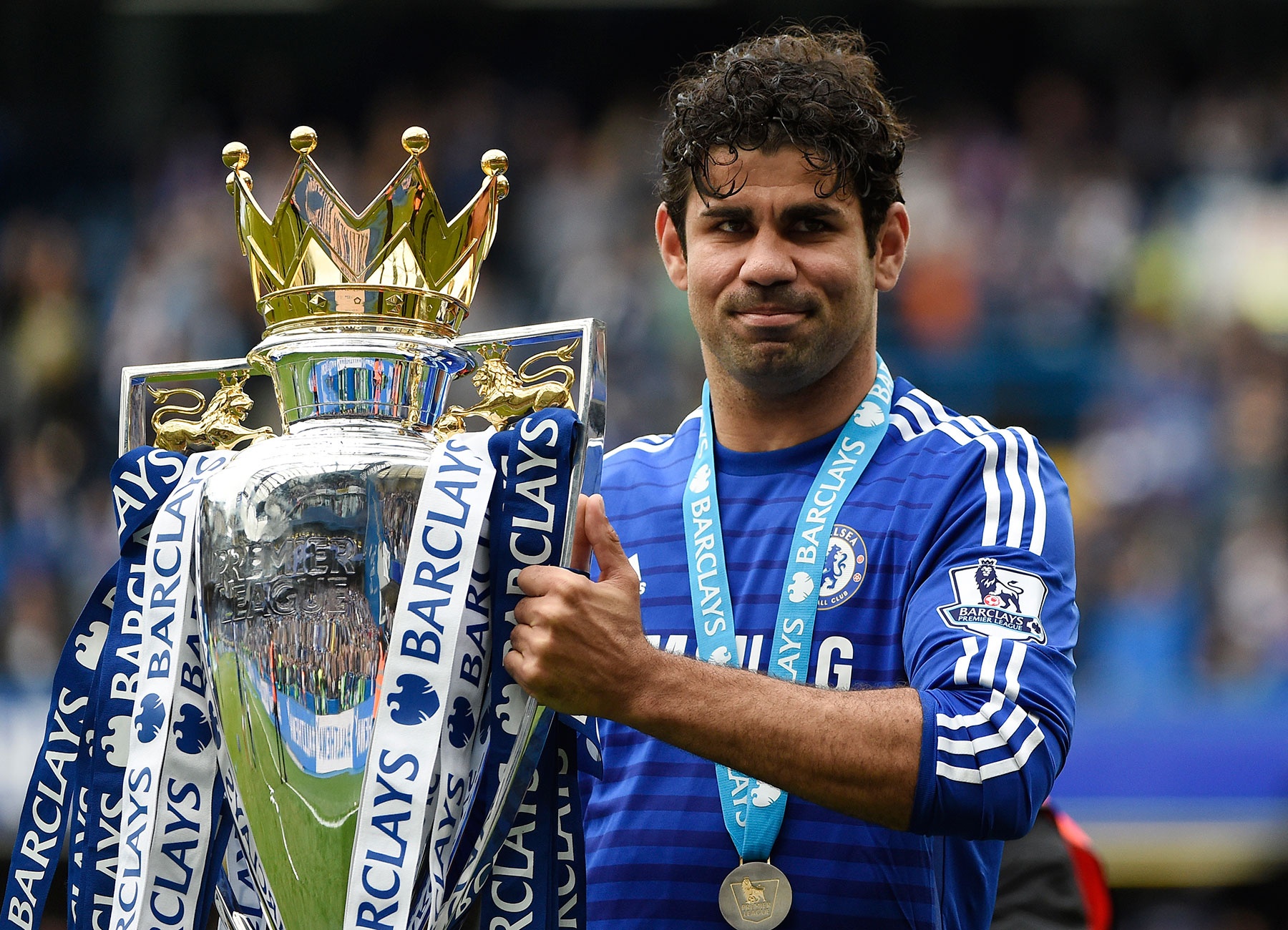 Tiền đạo: Diego Costa (Chelsea): Chân sút 26 tuổi vừa giải tỏa cơn khát bàn thắng và sẵn sàng gieo rắc nỗi sợ hãi cho mọi hàng phòng ngự tại Premier League. Nếu giữ được phong độ và không dính chấn thươn, Diego Costa hoàn toàn đủ khả năng vượt qua thành tích 20 bàn thắng của chính anh mùa giải trước.   Ảnh: Facundo Arrizabalaga/ EPA.