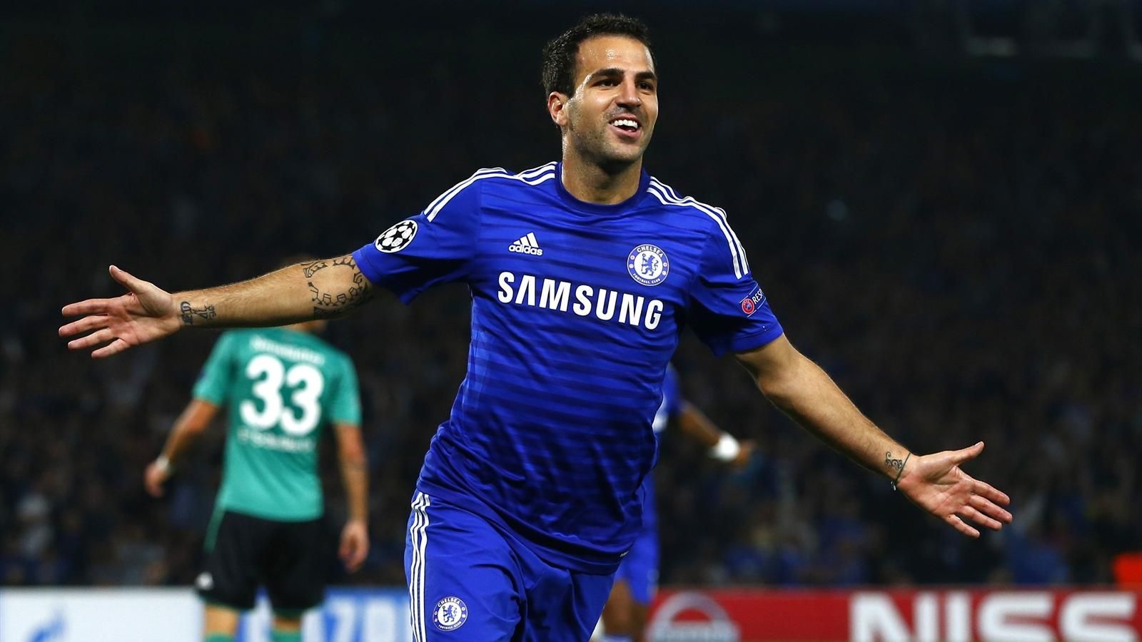 Tiền vệ trung tâm: Cesc Fabregas (Chelsea): Với kinh nghiệm thi đấu đỉnh cao trong màu áo Barcelona và ĐTQG Tây Ban Nha, Fabregas chính là sự đảm bảo giúp lối chơi của “The Blues” vận hành một cách trơn tru trong suốt hành trình bảo vệ ngôi vô địch.