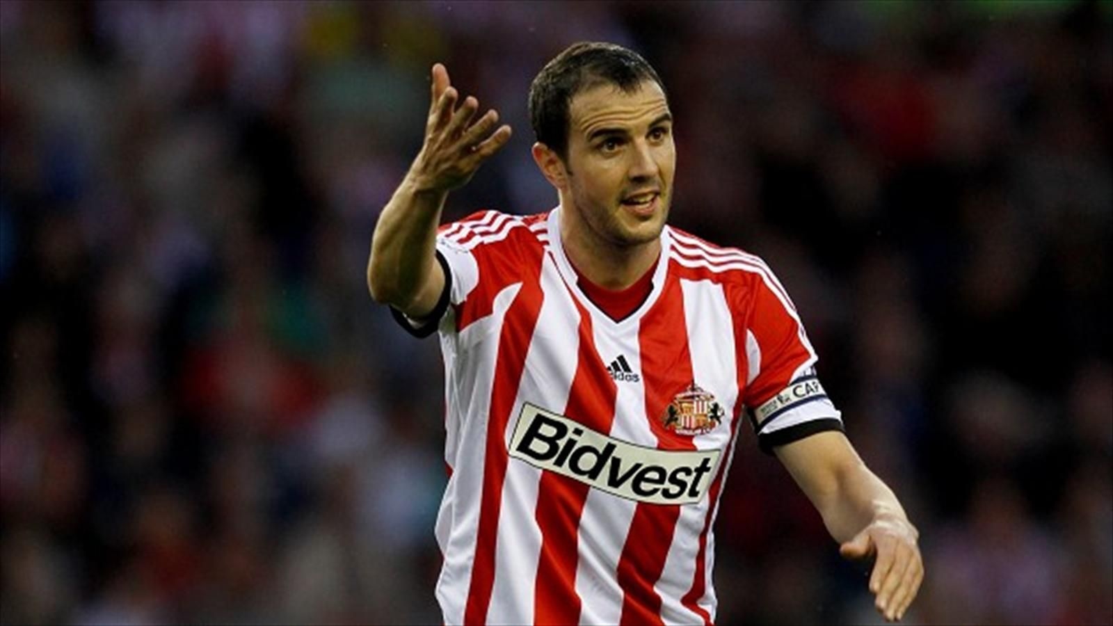 Hậu vệ phải: John O’Shea (Sunderland): Cựu cầu thủ M.U hoàn thành xuất sắc nhiệm trong lần thay thế vai trò của Younes Kaboul. O’Shea hóa giải hầu hết các đợt tấn công của Swansea bằng khả năng lãnh đạo và chọn vị trí truyệt vời. 