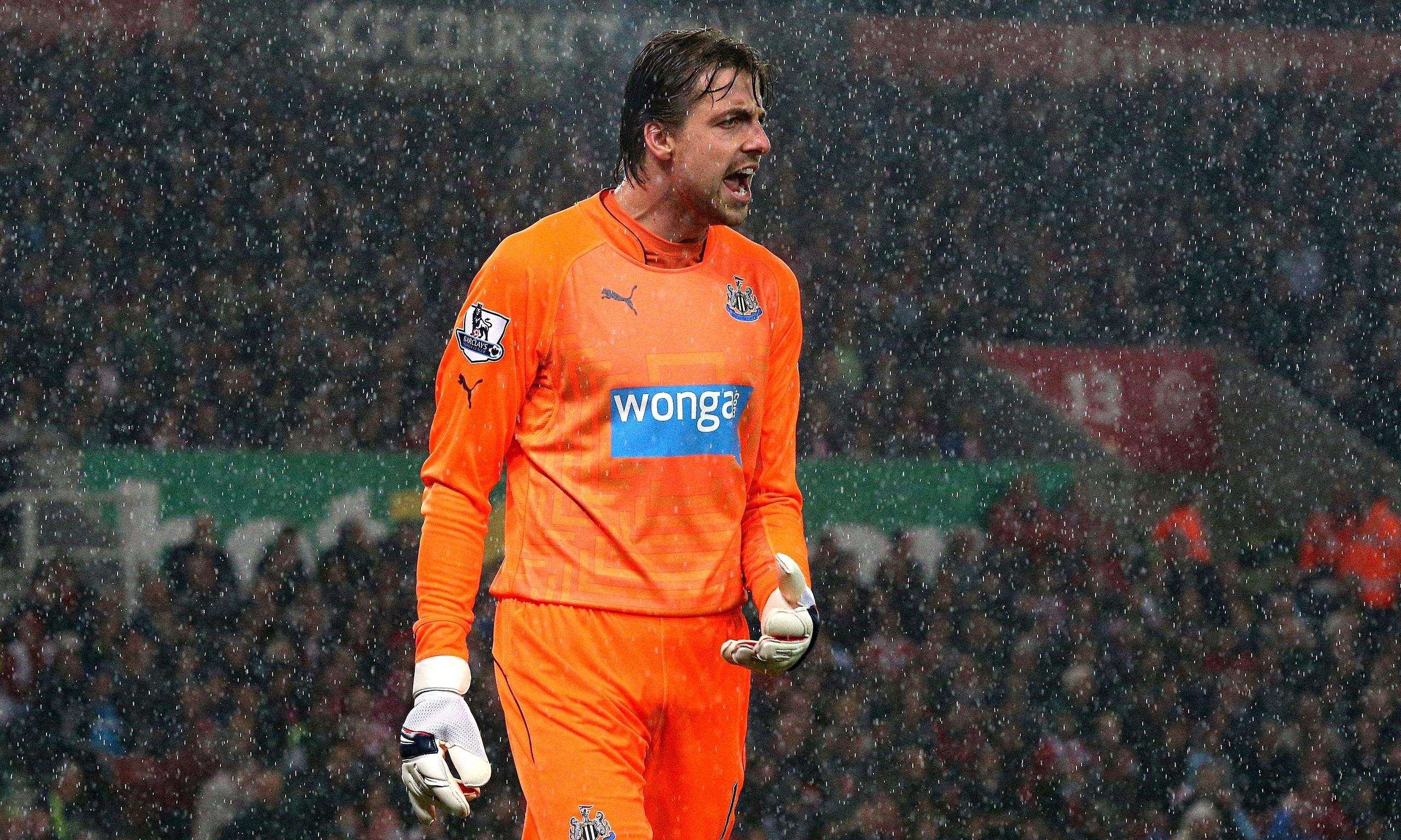 Thủ môn: Tim Krul (Newcastle): Tuyển thủ Hà Lan vượt qua Petr Cech để dành danh hiệu thủ môn xuất sắc nhất tuần vừa qua. Tim Krul không hề nao núng khi đối mặt với những chân sút hàng đầu bên phía M.U. Anh có pha cứu thua xuất sắc trong tình huống đối mặt với Chicharito và vô số pha phản xạ xuất thần đem về trận hòa quý giá cho “Chích chòe”.